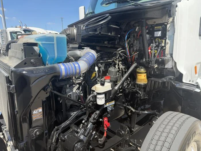2019 Peterbilt 579 - image 16