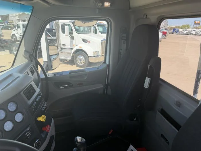 2019 Peterbilt 579 - image 25