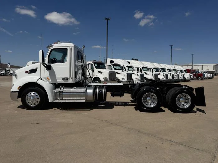 2019 Peterbilt 579 - image 3