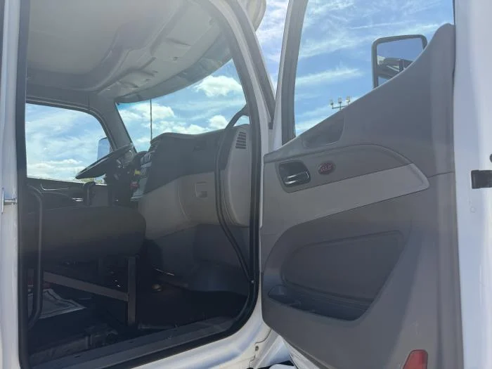 2019 Peterbilt 579 - image 22