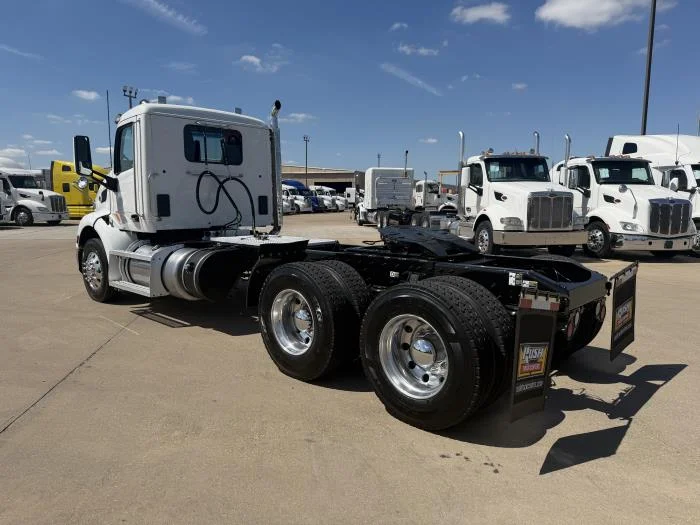 2019 Peterbilt 579 - image 4