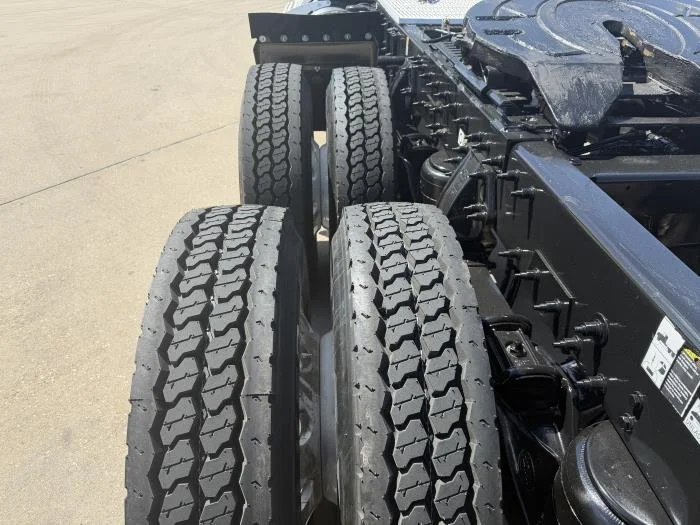 2019 Peterbilt 579 - image 13