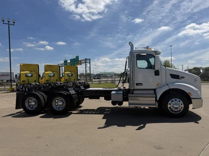 2019 Peterbilt 579 - image 7