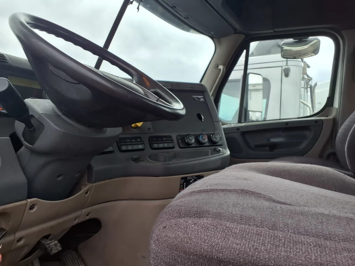 2019 Freightliner Cascadia in Taylor, MI — photo 7