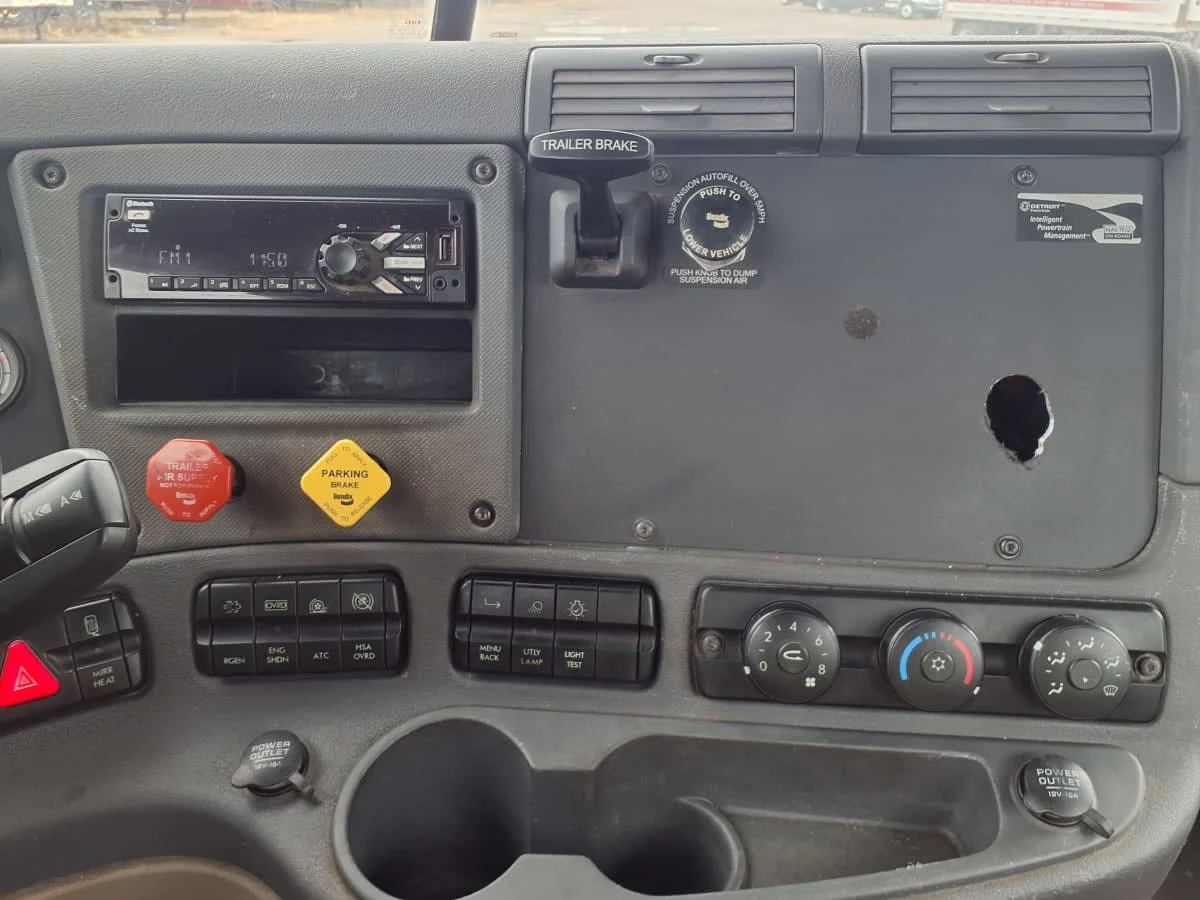 2019 Freightliner Cascadia in Taylor, MI — photo 10