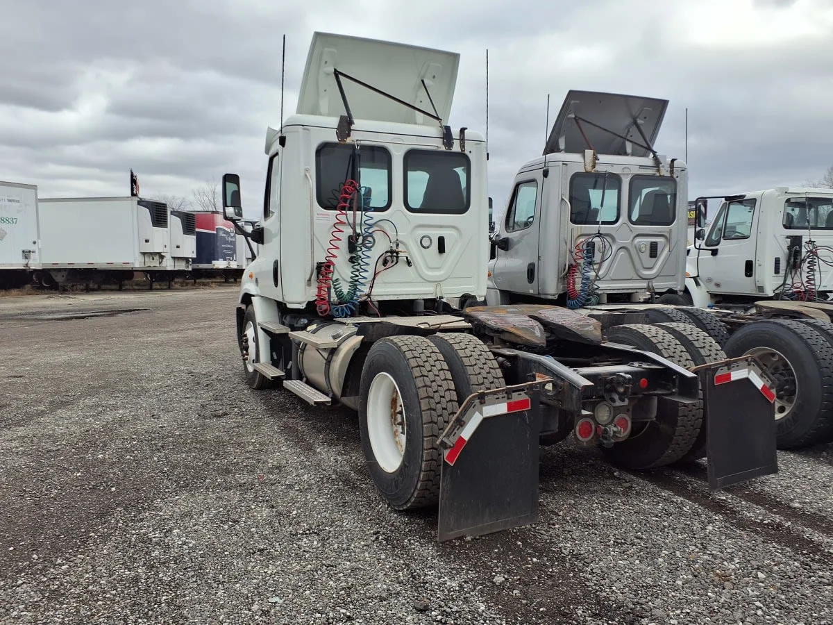 2019 Freightliner Cascadia in Taylor, MI — photo 6