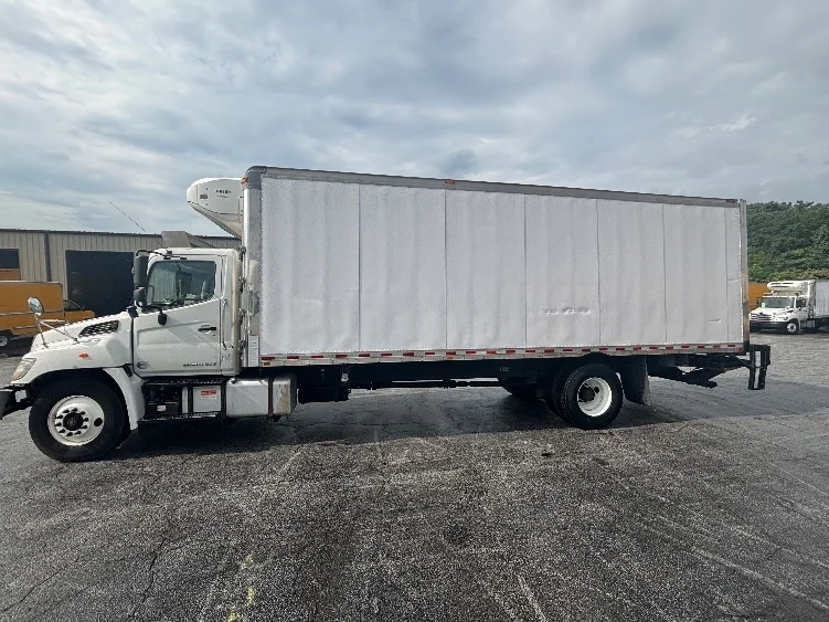 2019 Hino 268 in Forest Park, GA — photo 4