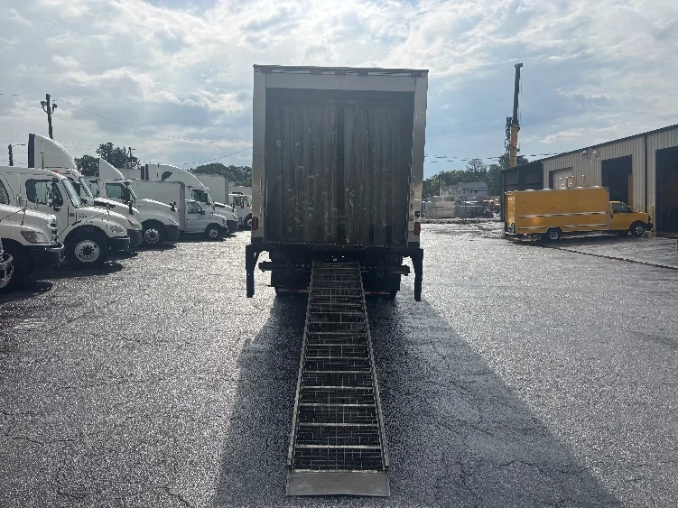 2019 Hino 268 in Forest Park, GA — photo 9