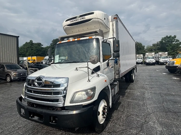 2019 Hino 268 in Forest Park, GA — photo 3