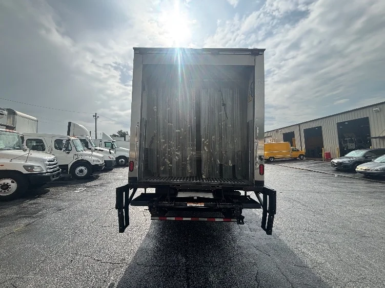 2019 Hino 268 in Forest Park, GA — photo 8