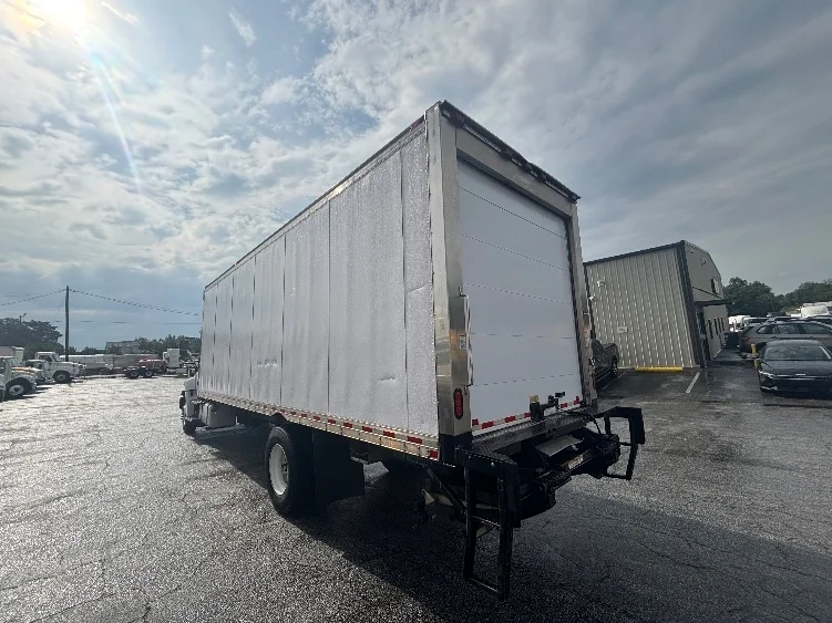 2019 Hino 268 in Forest Park, GA — photo 6