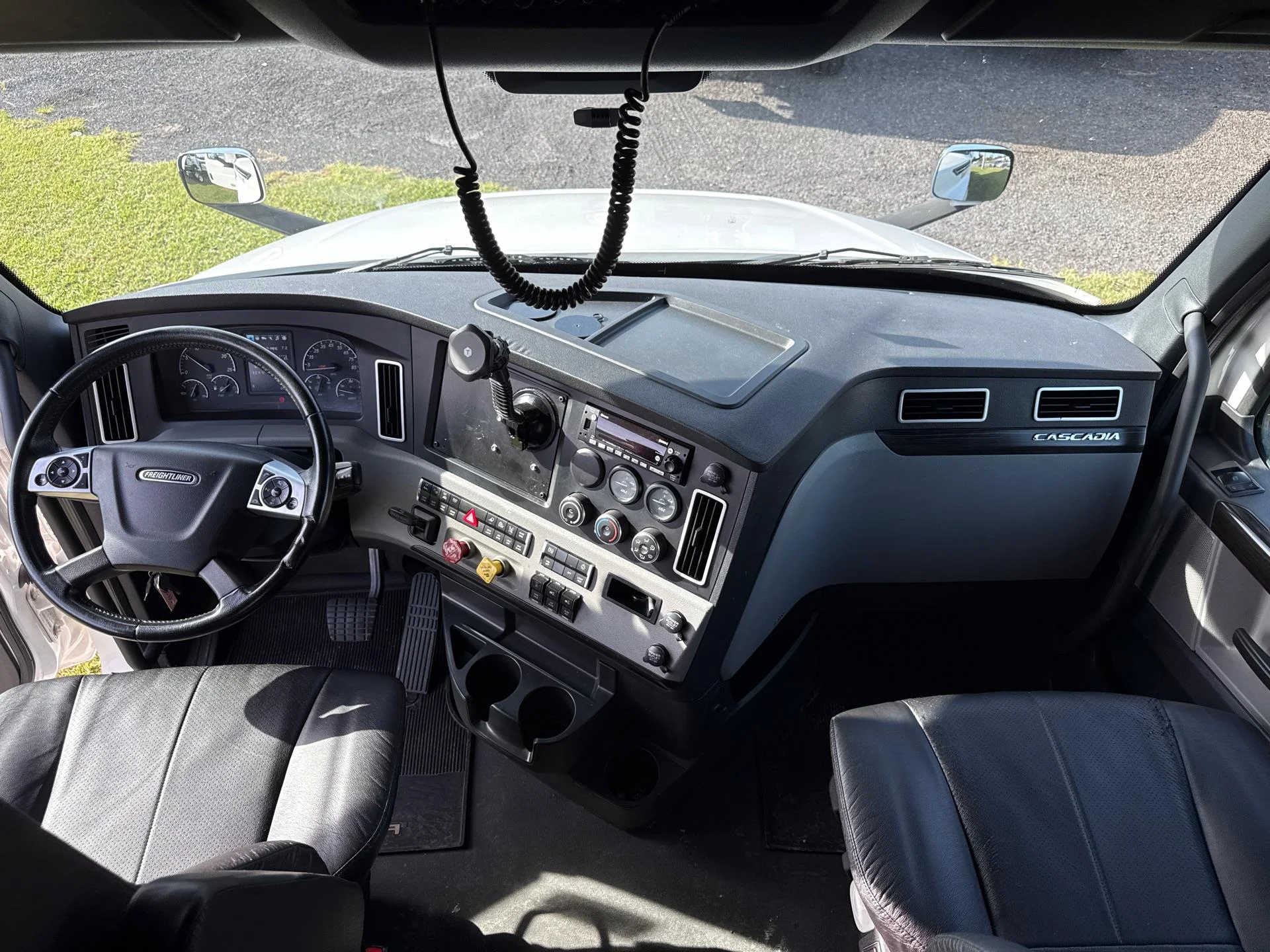 2022 Freightliner Cascadia in Commerce City, CO — photo 14
