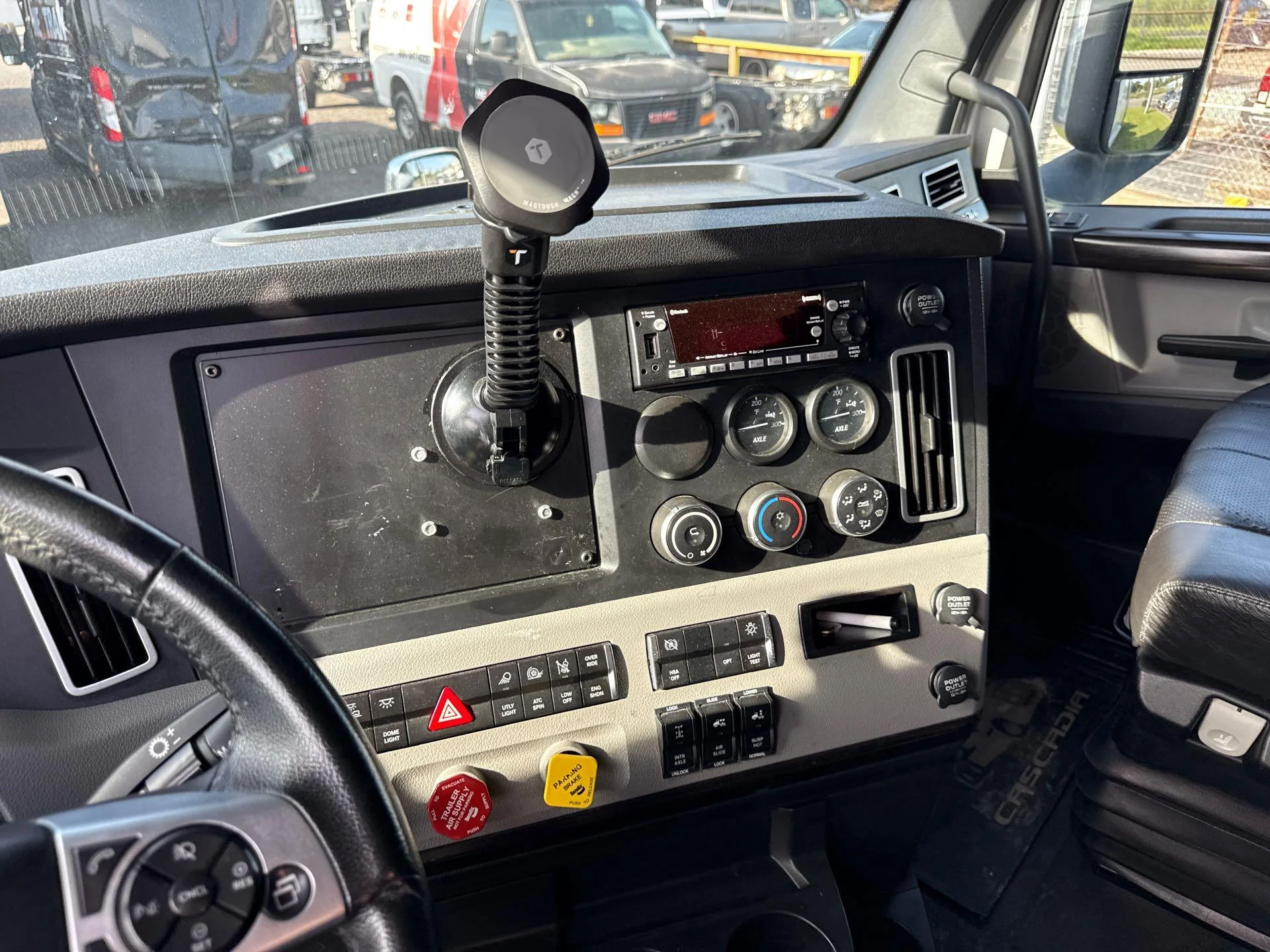 2022 Freightliner Cascadia in Commerce City, CO — photo 11