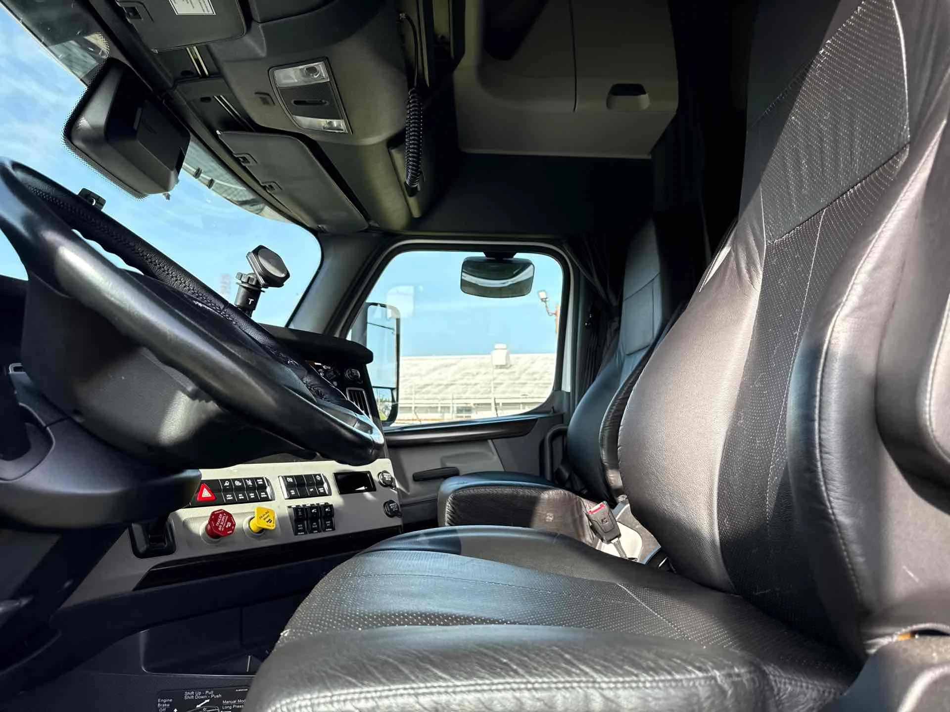 2022 Freightliner Cascadia in Commerce City, CO — photo 9