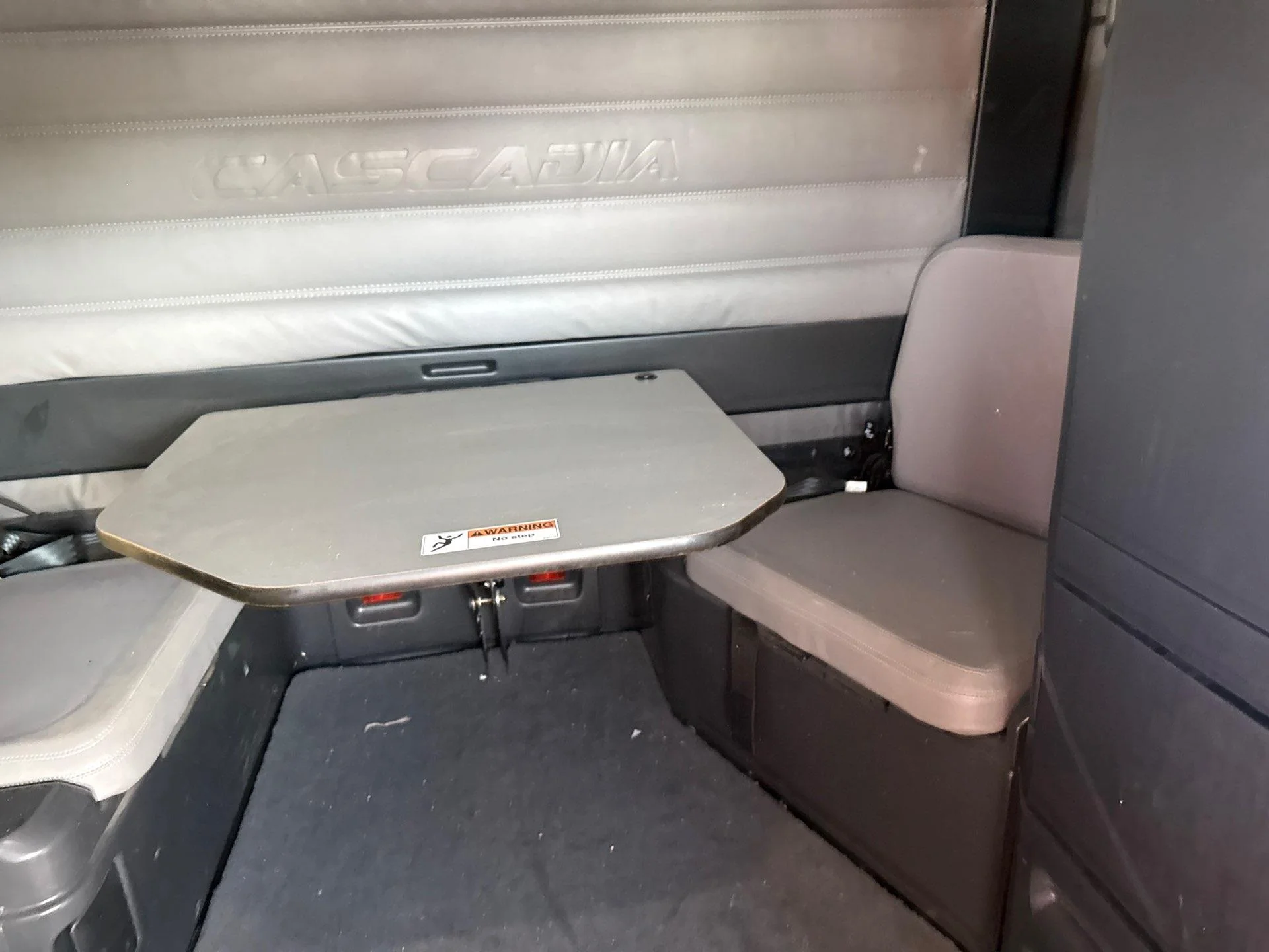 2022 Freightliner Cascadia in Commerce City, CO — photo 16