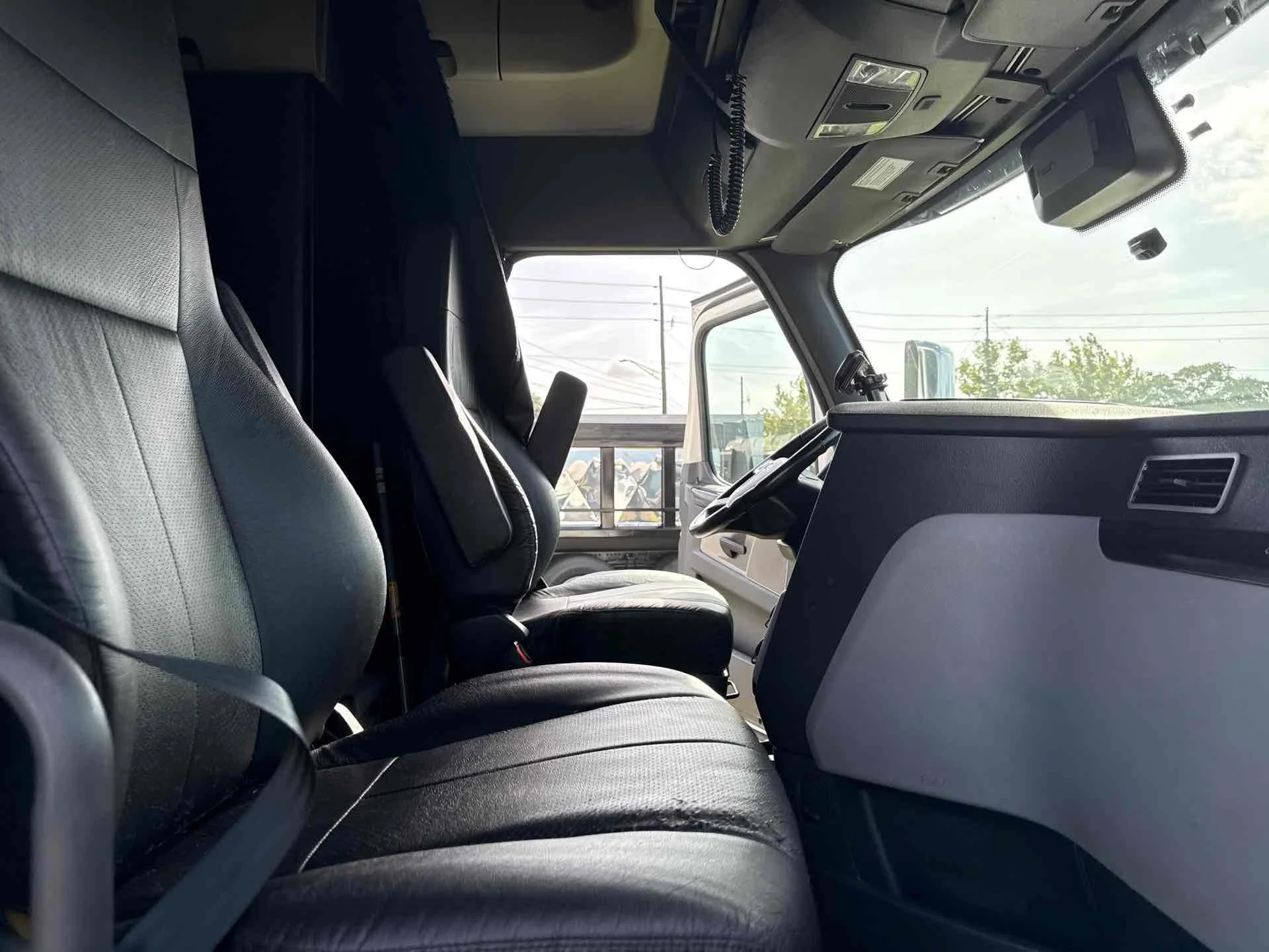 2022 Freightliner Cascadia in Commerce City, CO — photo 19