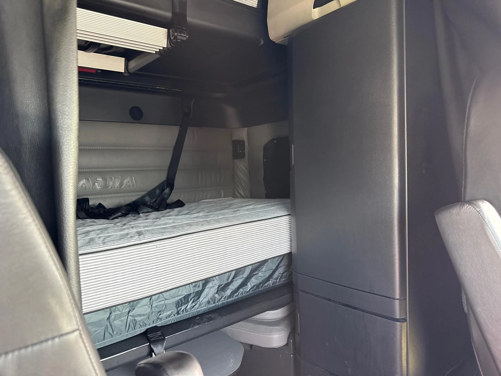 2022 Freightliner Cascadia in Commerce City, CO — photo 13