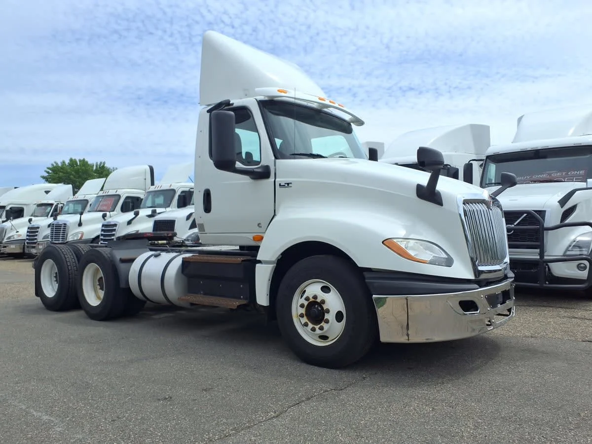 2019 International LT in Minneapolis, MN — photo 3
