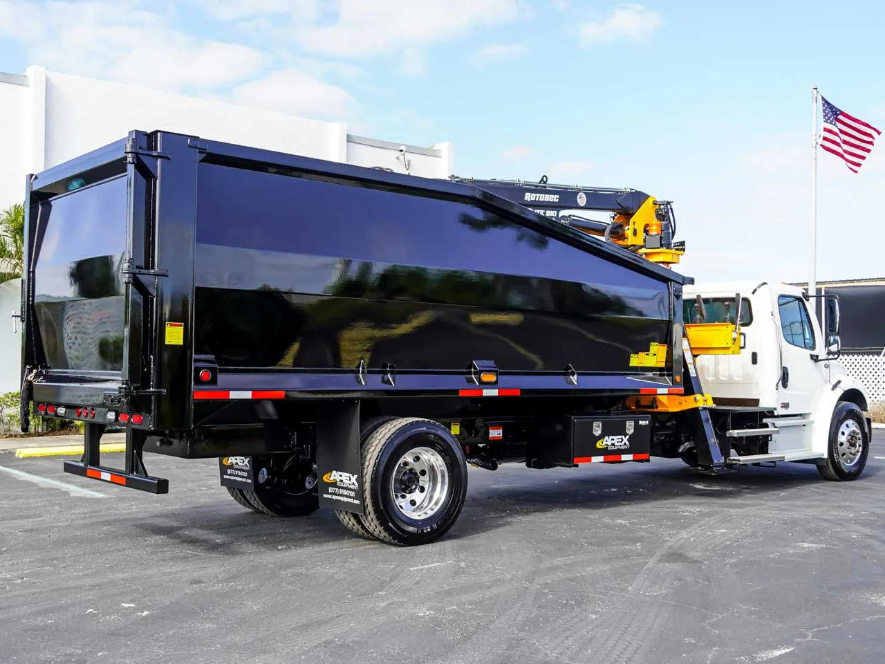 2025 Freightliner M2 106 — photo 3