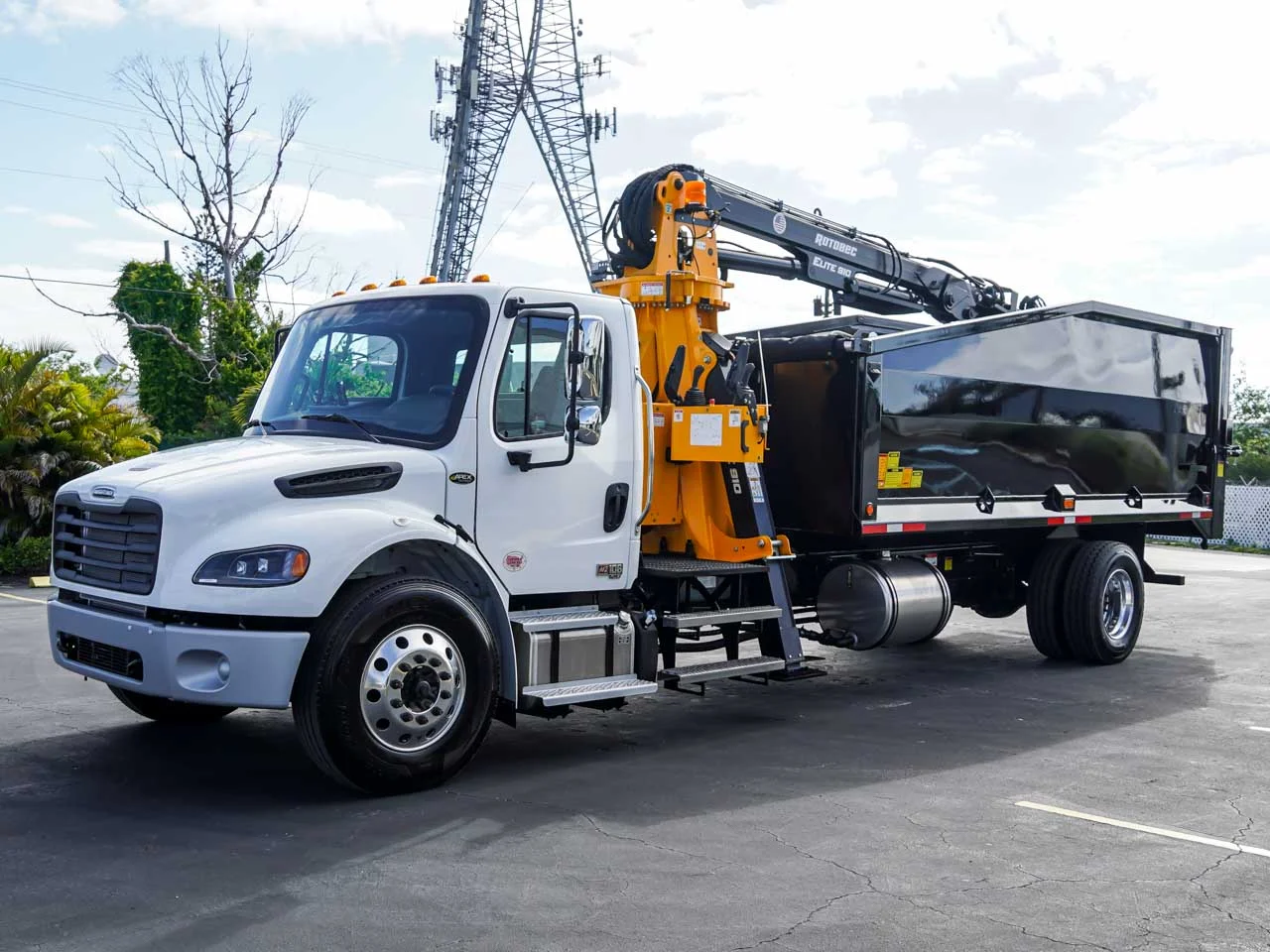 2025 Freightliner — photo 2