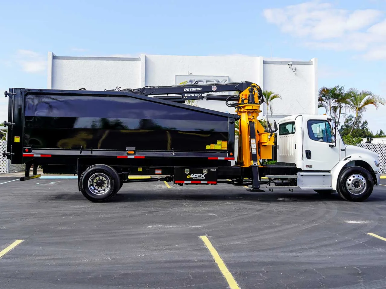 2025 Freightliner M2 106 — photo 5