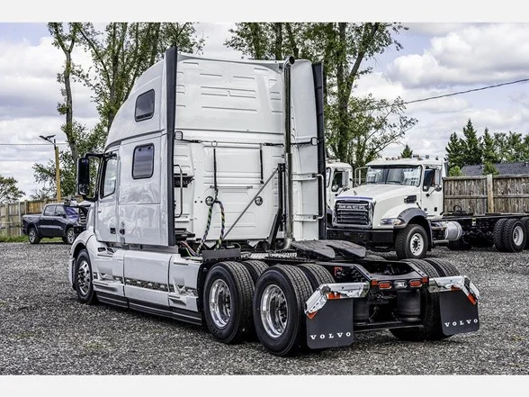 2025 Volvo VNL 860 in Linthicum Heights, MD — photo 5