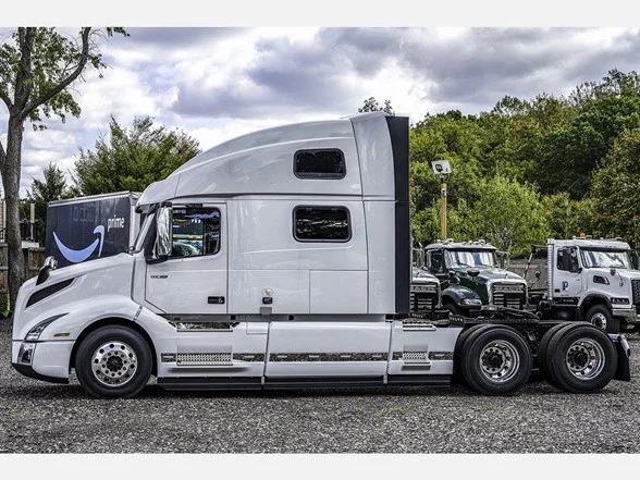 2025 Volvo VNL 860 in Linthicum Heights, MD — photo 7