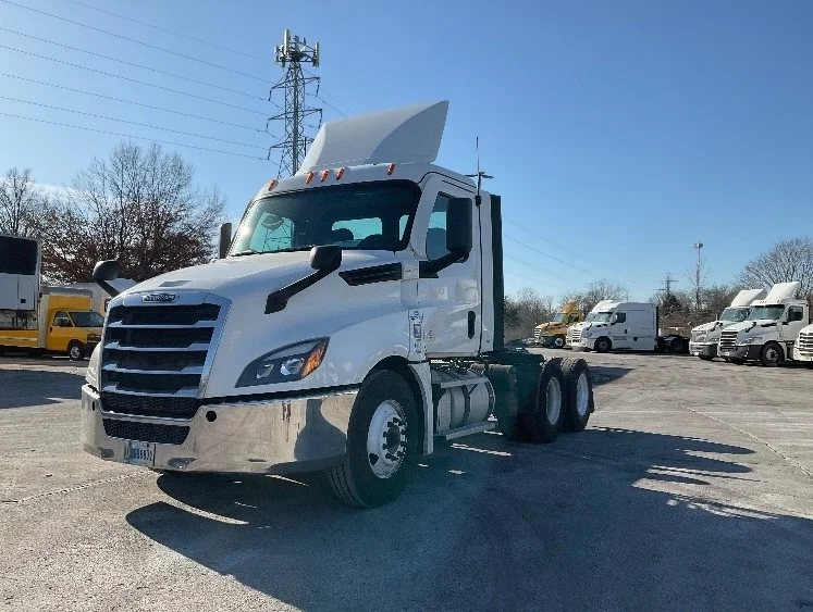 2020 Freightliner Cascadia in Romulus, MI