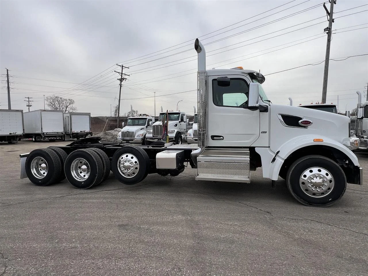 2027 Peterbilt 567 in South St. Paul, MN — photo 4