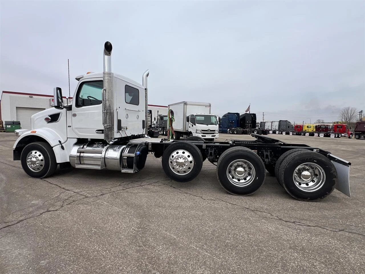 2027 Peterbilt 567 in South St. Paul, MN — photo 3