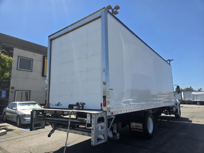 2020 Hino 268 — photo 9