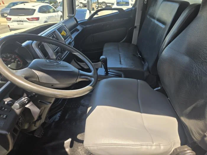 2020 Hino 268 — photo 5