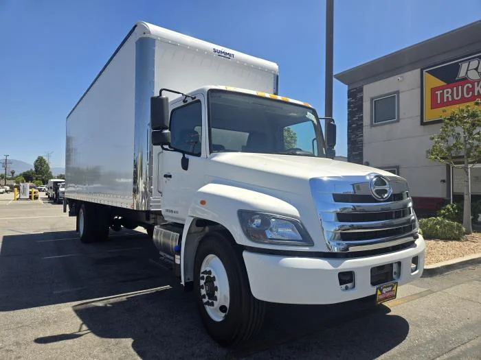 2020 Hino 268 — photo 8