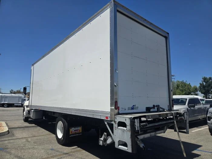 2020 Hino 268 — photo 10