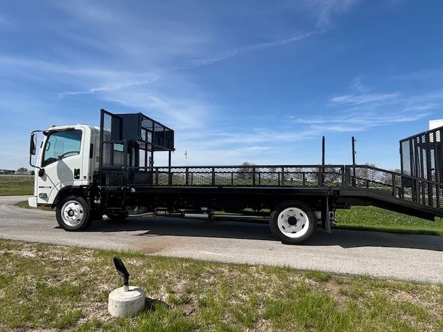 2025 Isuzu NRR in Ankeny, IA — photo 2
