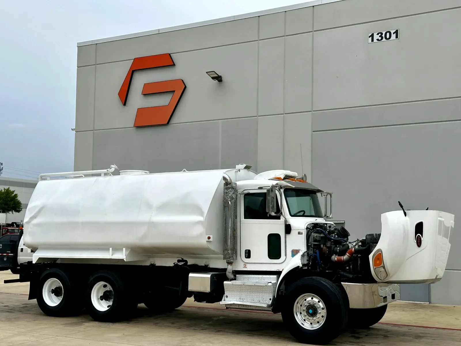 2015 Peterbilt 348 in Hutchins, TX — photo 9