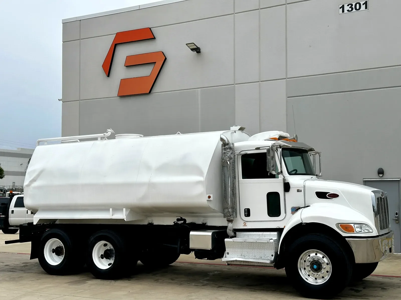2015 Peterbilt 348