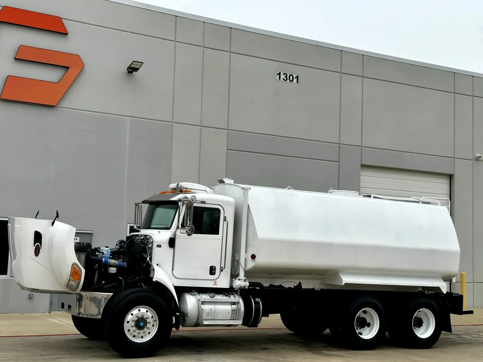 2015 Peterbilt 348 in Hutchins, TX — photo 10