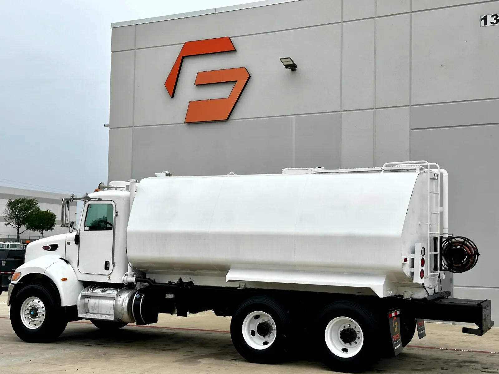 2015 Peterbilt 348 in Hutchins, TX — photo 6