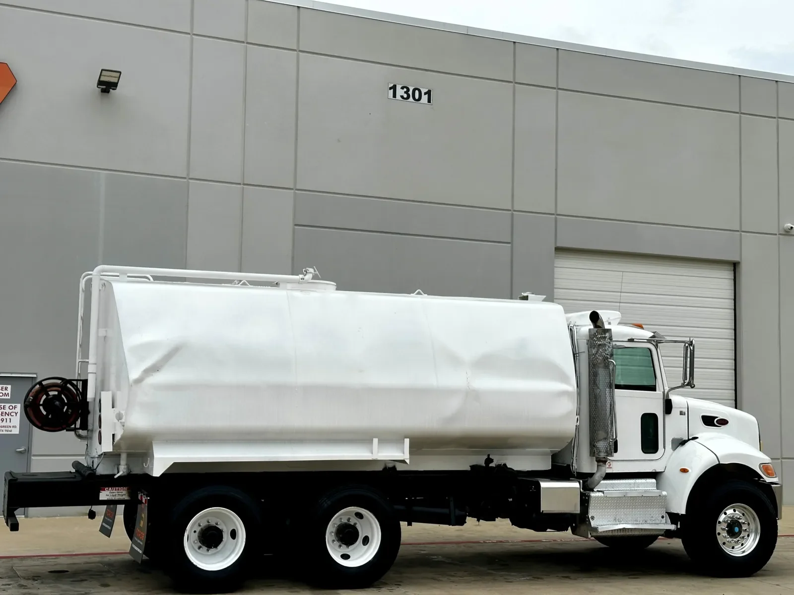 2015 Peterbilt 348 in Hutchins, TX — photo 5