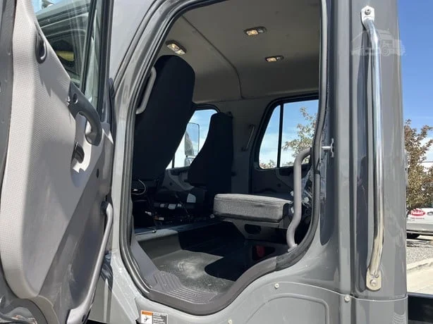 2024 Freightliner M2 106 in Salt Lake City, UT — photo 18