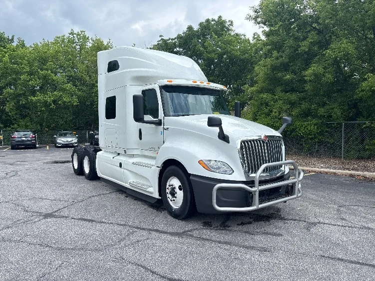 2020 International LT in Middlefield, OH