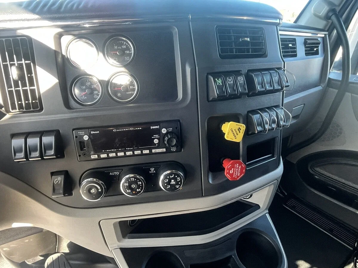 2023 Peterbilt 579 - image 16