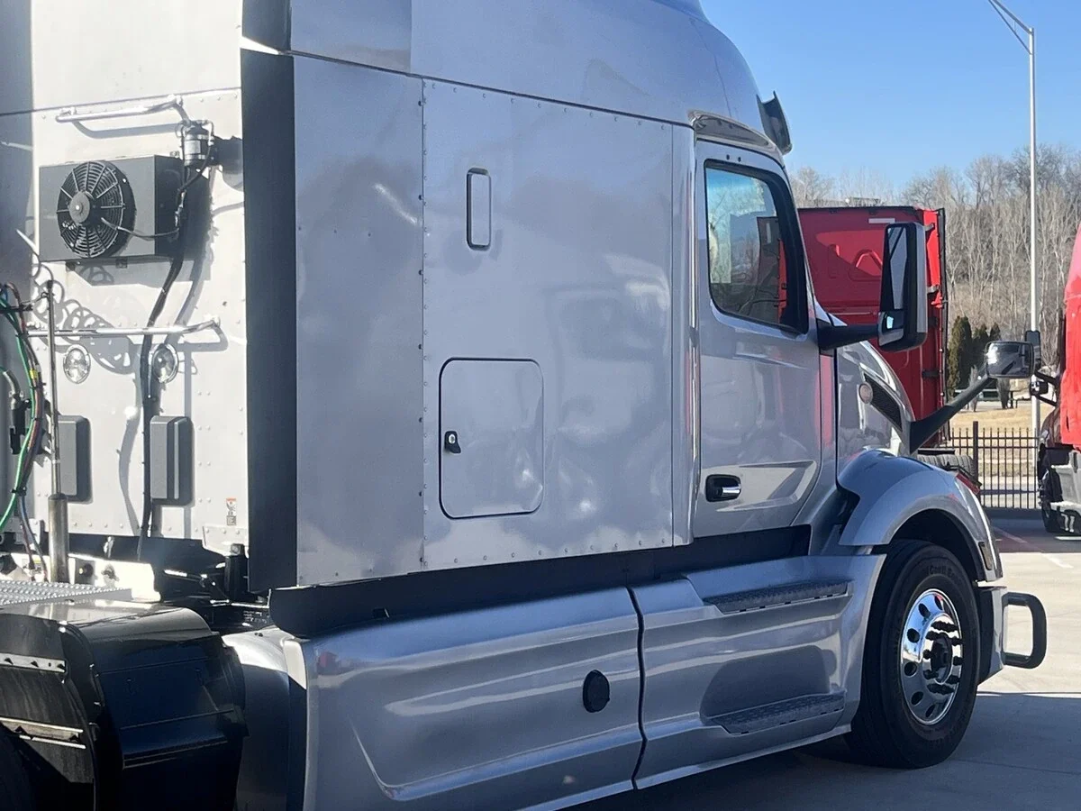 2023 Peterbilt 579 - image 8