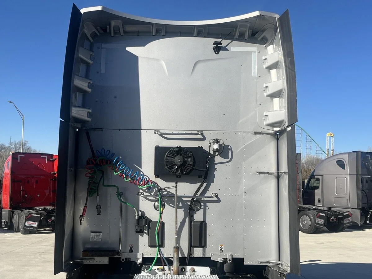 2023 Peterbilt 579 - image 6