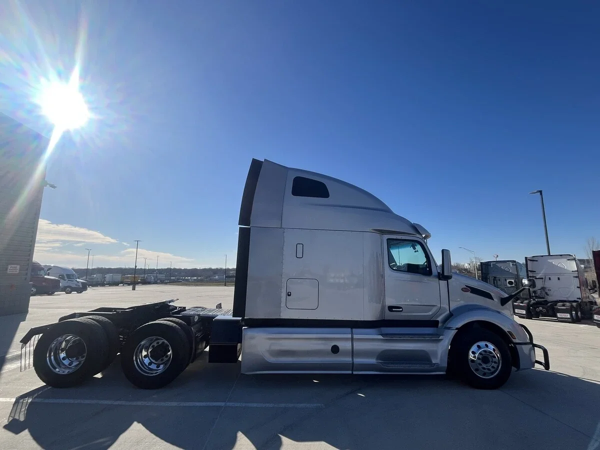 2023 Peterbilt 579 - image 9