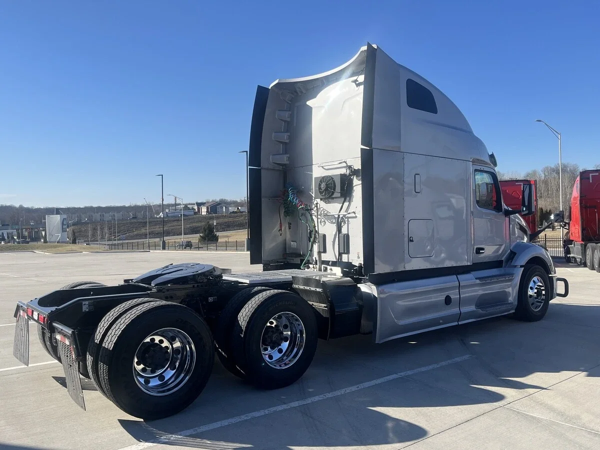 2023 Peterbilt 579 - image 7