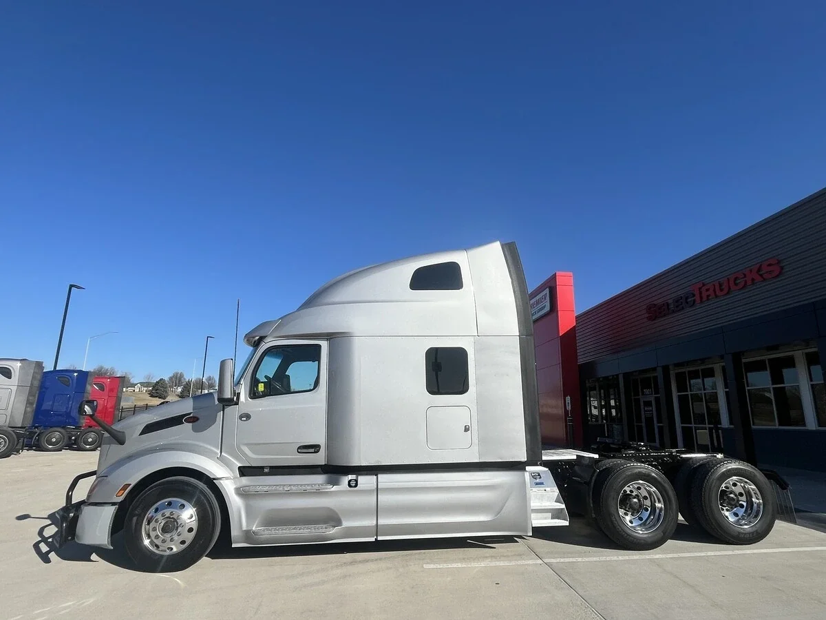 2023 Peterbilt 579 - image 2