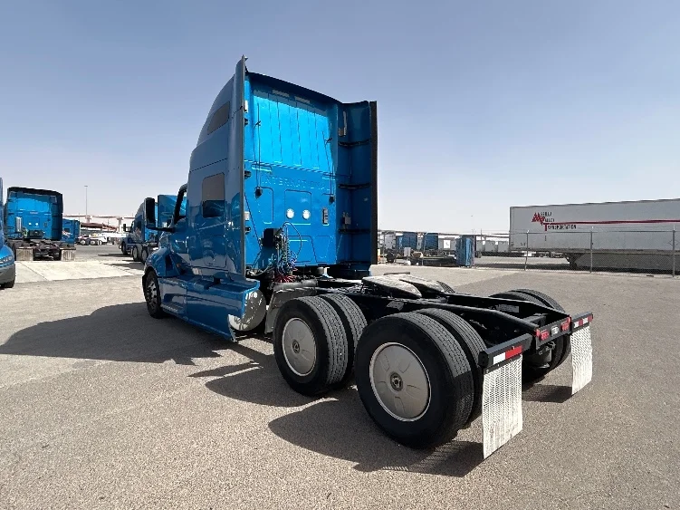 2021 International LT in El Paso, TX — photo 5