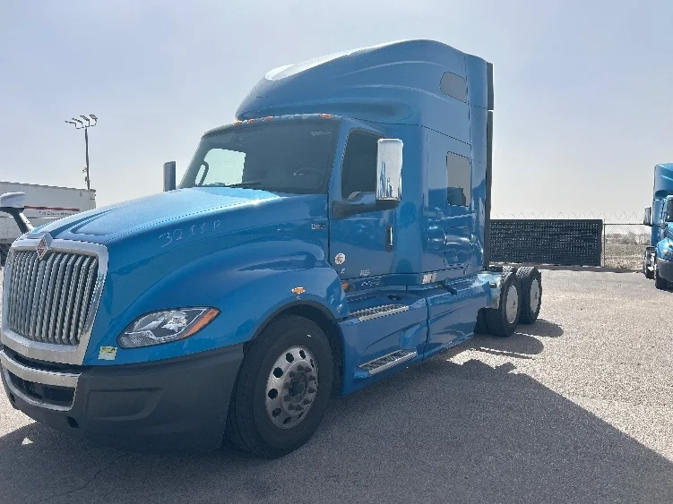 2021 International LT in El Paso, TX — photo 3